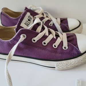Purple Converse Low Top Chuck Taylor's Sneakers Youth Size 1